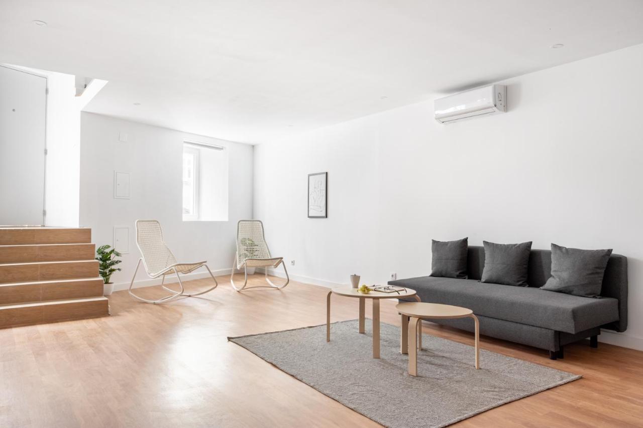 Altido Stylish 2-Level Flats Near Ajuda Palace Lisbon Bagian luar foto